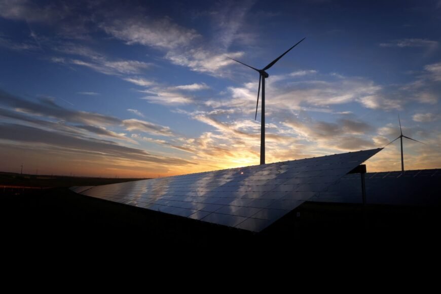 Czechia Remains Far Behind EU in Solar and Wind Energy Utilization