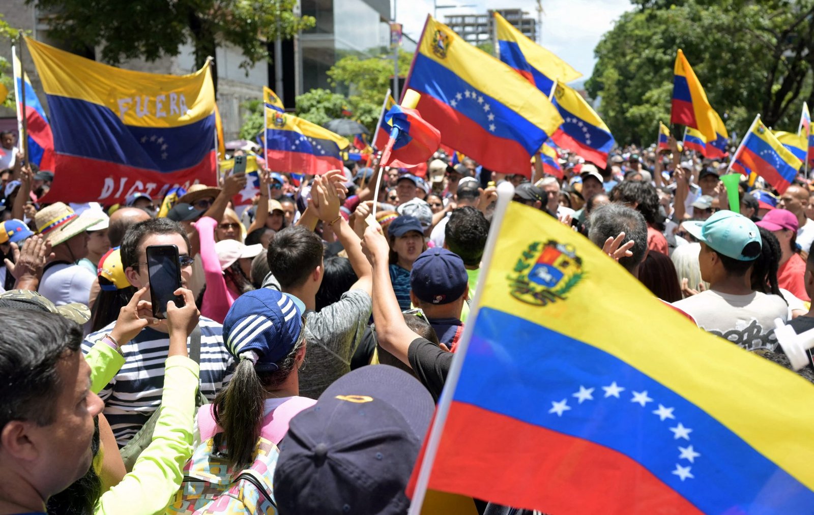 Europe’s Discomfort with US Military Action in Venezuela; Starmer Responds Coldly