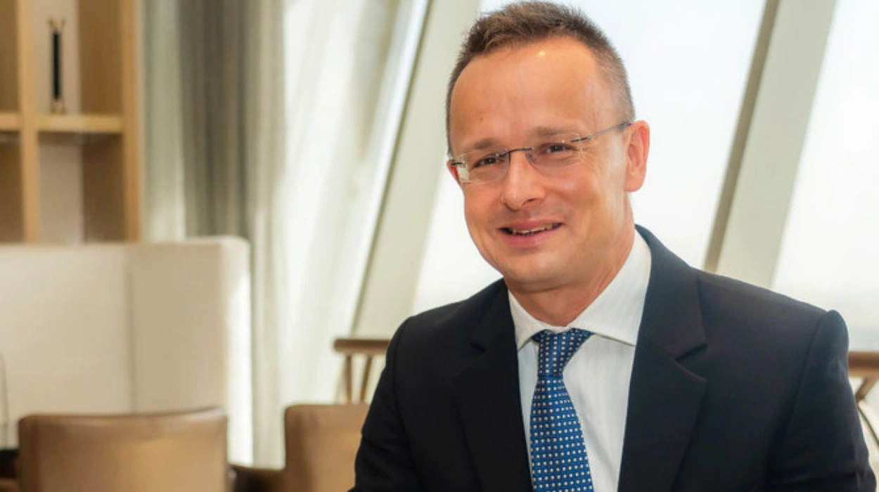 Hungarian Foreign Minister Peter Szijjarto Proposes Communication Solution to Keir Starmer