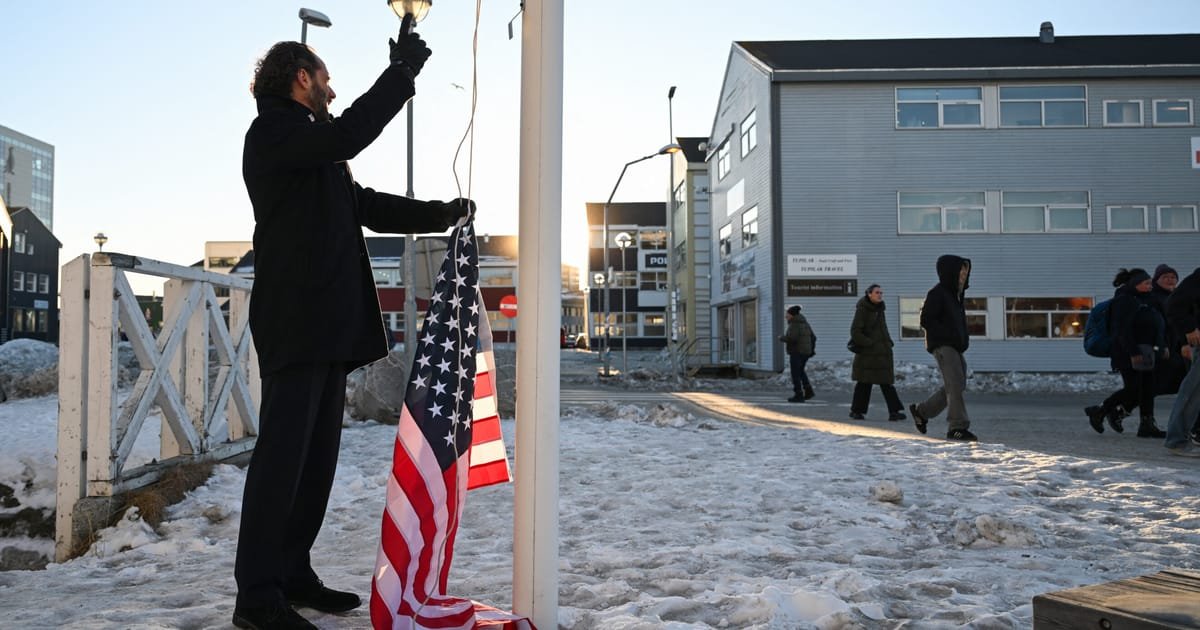 Nuuk Mayor Criticizes Comedian for Attempting to Raise US Flag in Greenland