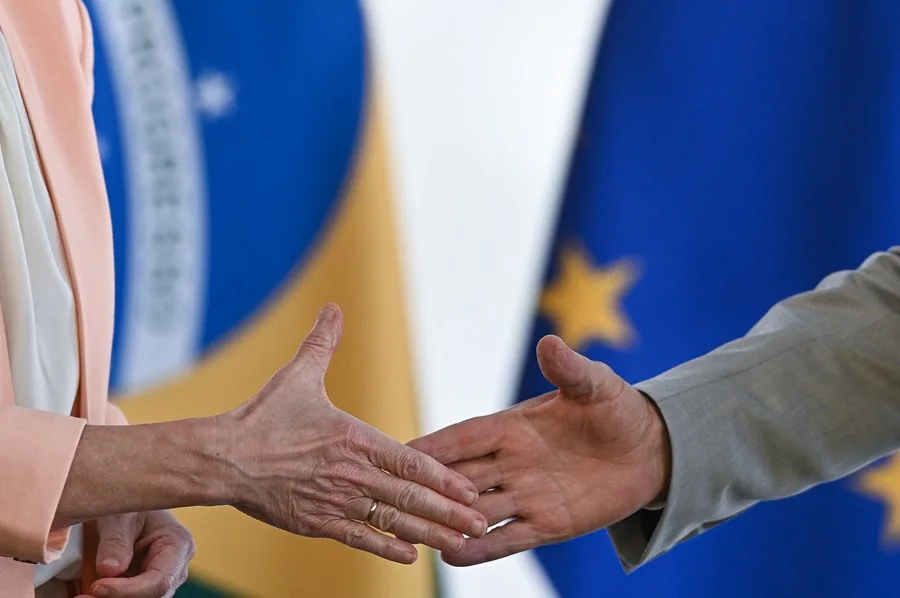 Sánchez argues that the EU should uphold an equal relationship with the US, rather than one of "vassalage"