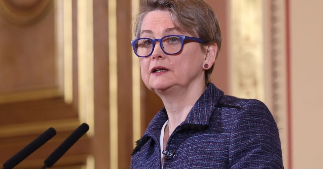 UK Divides from France and Italy on Putin Discussions