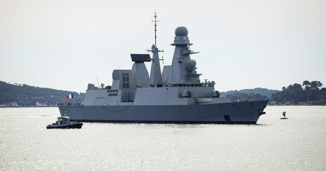 Macron Urges Escort for Container Ships and Tankers in Strait of Hormuz Immediately