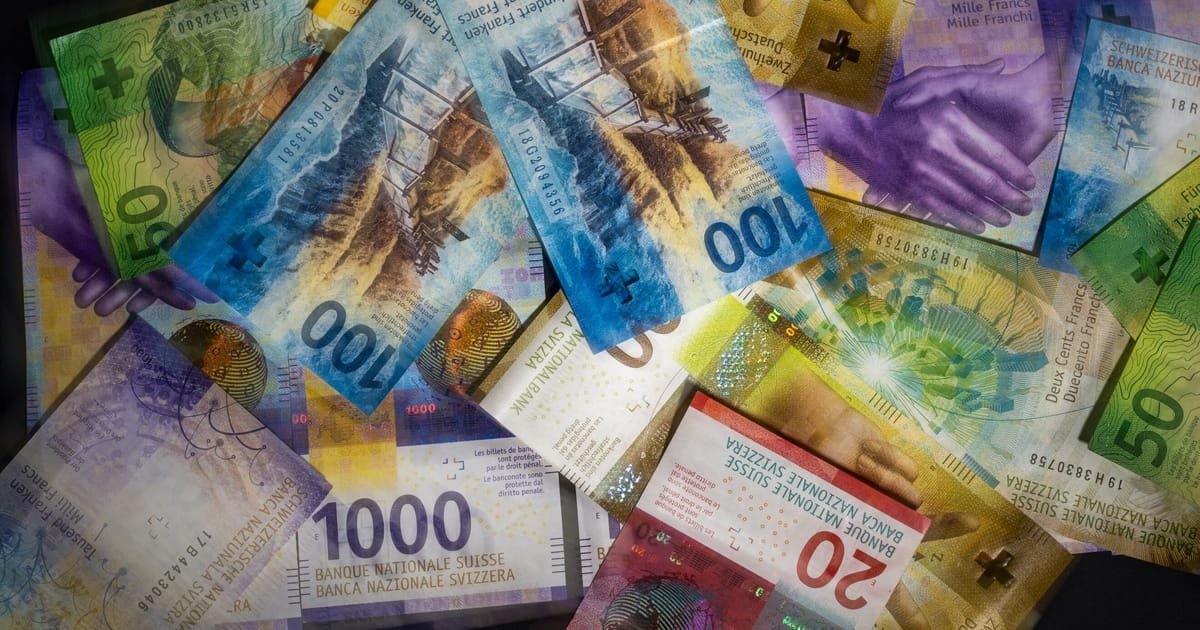 Swiss Vote Enshrines Right to Cash in Constitution