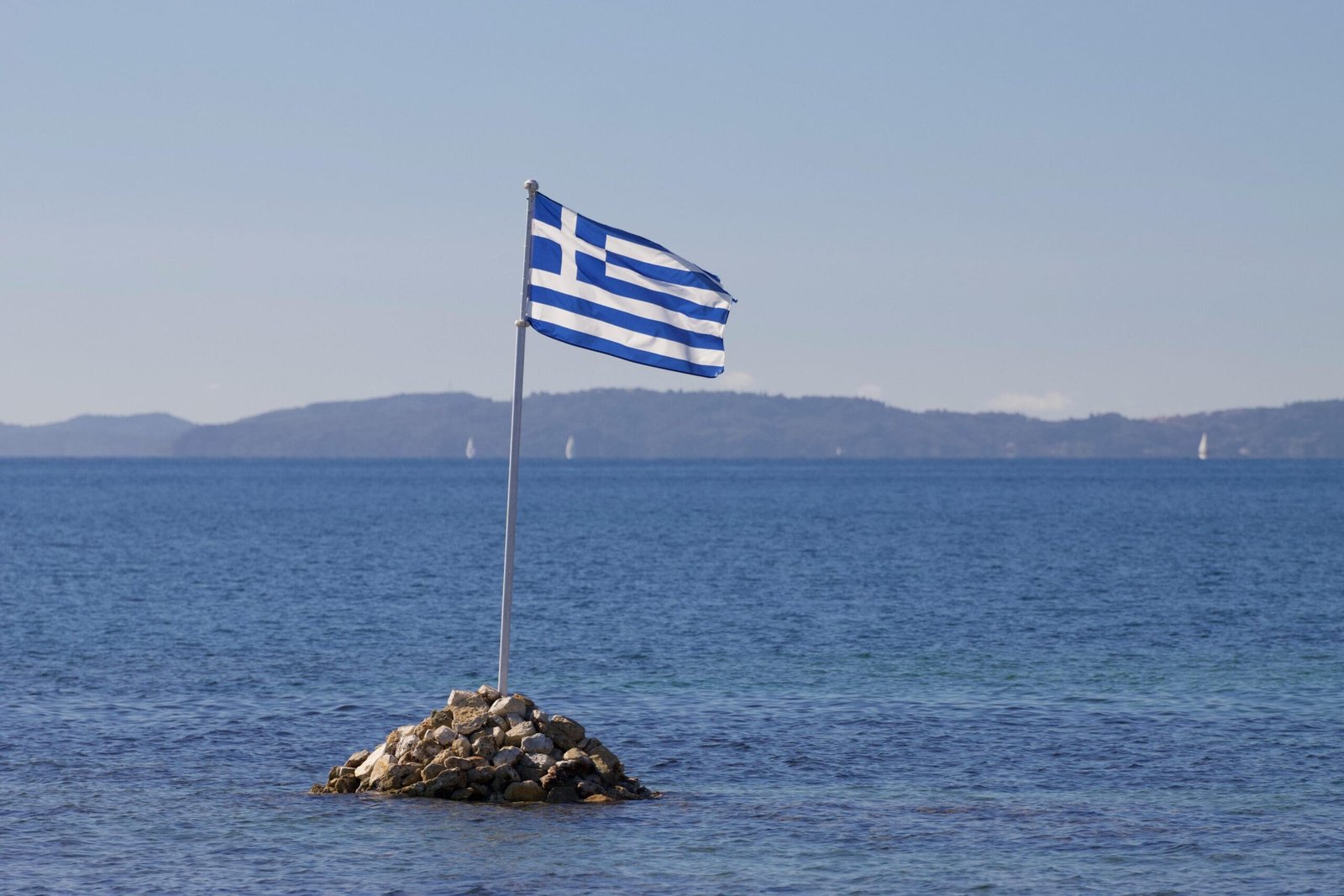 Mandatory rent payment by bank transfer in Greece postponed to October 2026