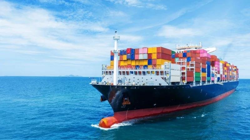 Bulk Carrier Struck by Unknown Projectile Amid Rising Iran Gulf Shipping Tensions