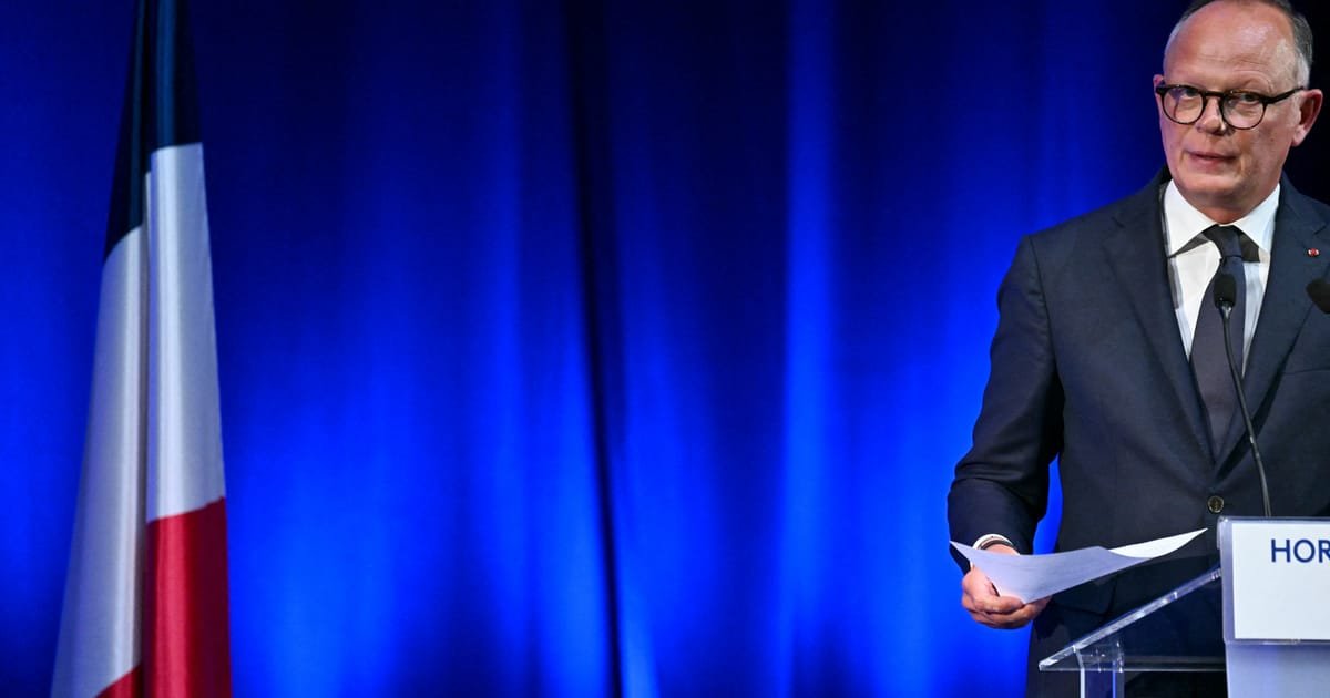 Former PM Philippe Launches Presidential Campaign to Challenge Far Right in France