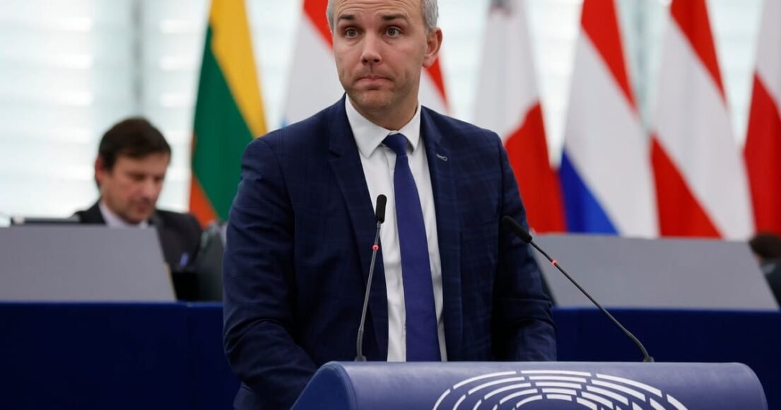 Manfred Weber’s Inner Circle Diminishes as Chief of Staff Resigns