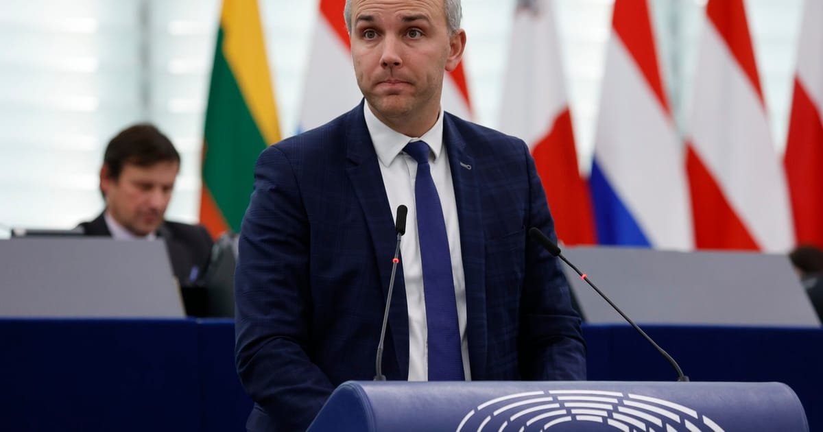 Manfred Weber’s Inner Circle Diminishes as Chief of Staff Resigns