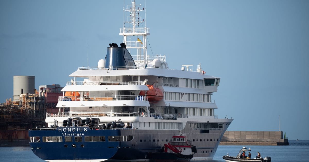 Passengers Disembark Hantavirus Ship at Tenerife