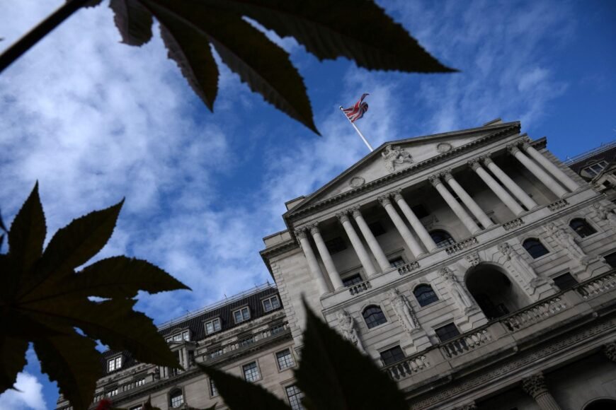 Sterling Declines Amid Intensifying UK Political and Economic Pressures London 2026