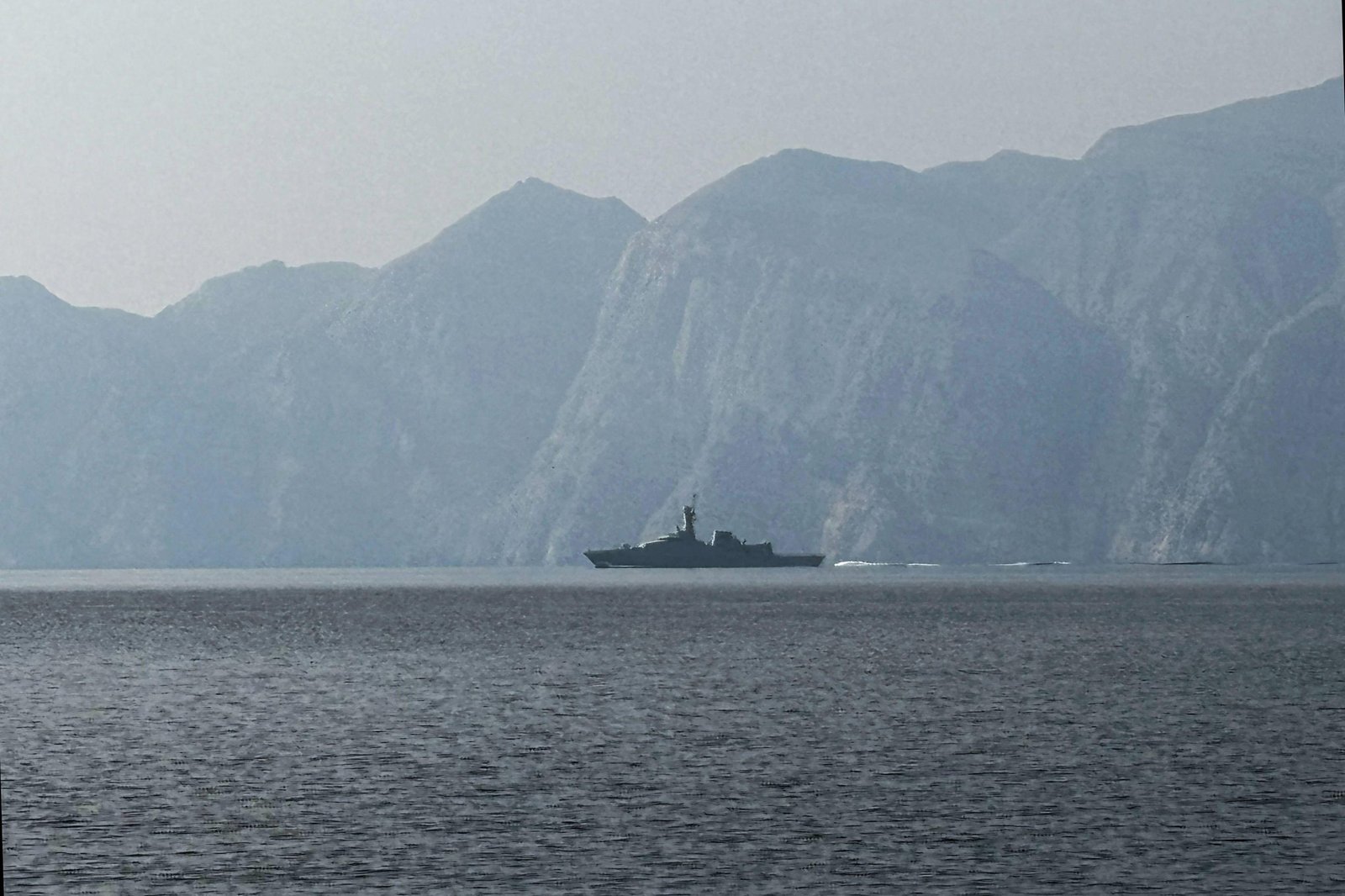 UK Dispatches Warship to Hormuz Amid Rising Iran Military Tensions