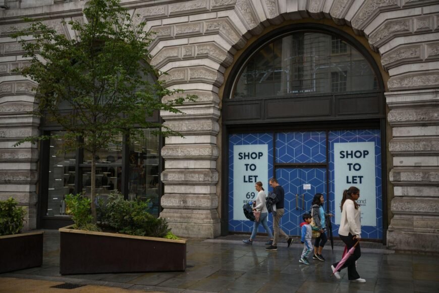 UK Hiring Declines as Employers Cut Recruitment in 2026