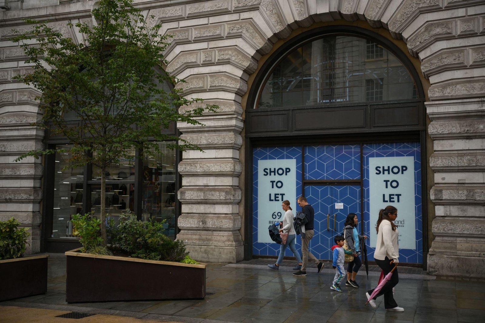 UK Hiring Declines as Employers Cut Recruitment in 2026