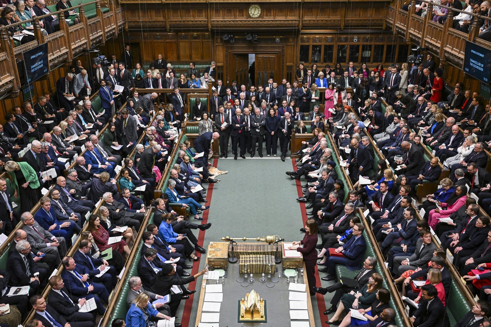 UK Resignation Sparks Burnham Leadership Speculation in London 2026