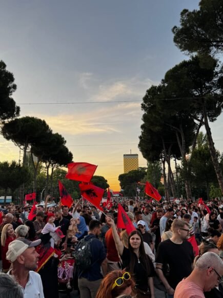 Albania’s Rama Criticizes ‘Flamingo’ Protesters, Labeling Them Idiots
