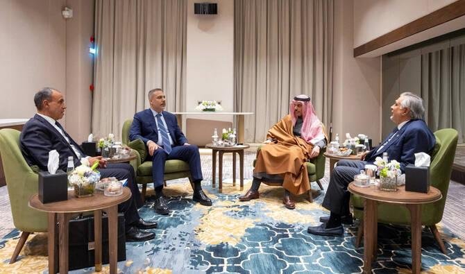 Debate Intensifies Over Iran’s Leadership Transition as Analysts Explore Future Scenarios