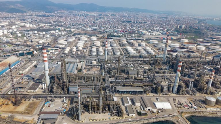 Energy Infrastructure Risks Put Pressure on Oil Refinery Operations, Drawing Global Attention