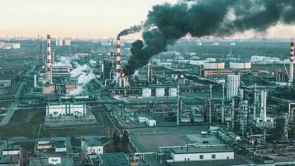 Gasoline Shortage in Russia Worsens Amid Ukrainian Attacks on Fuel Supply