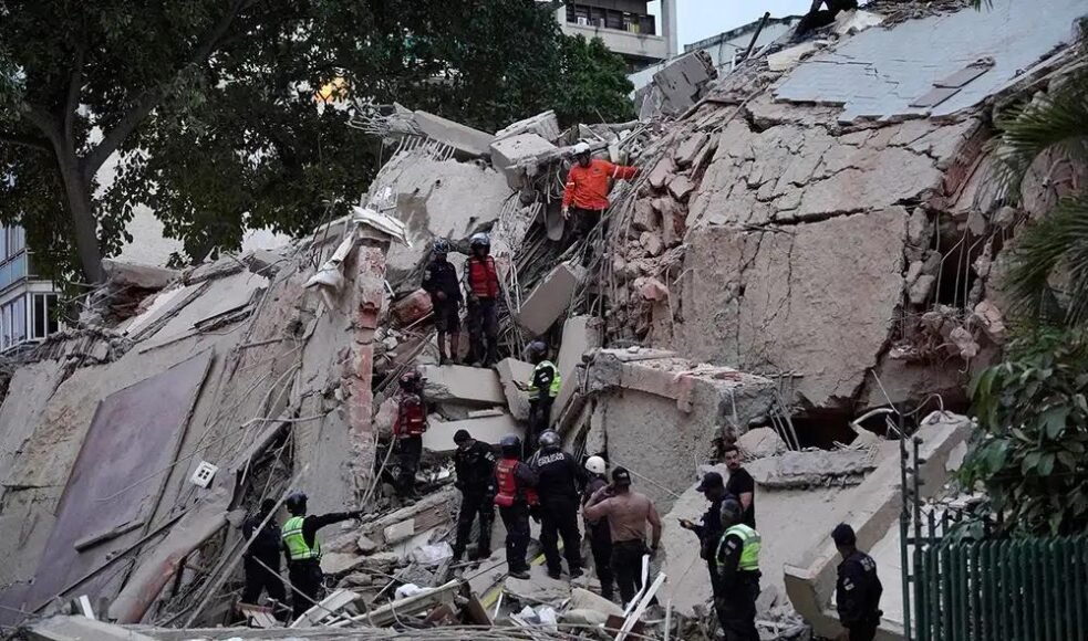 Sources Report Delayed Orders and Command Confusion Hamper Venezuela Quake Response