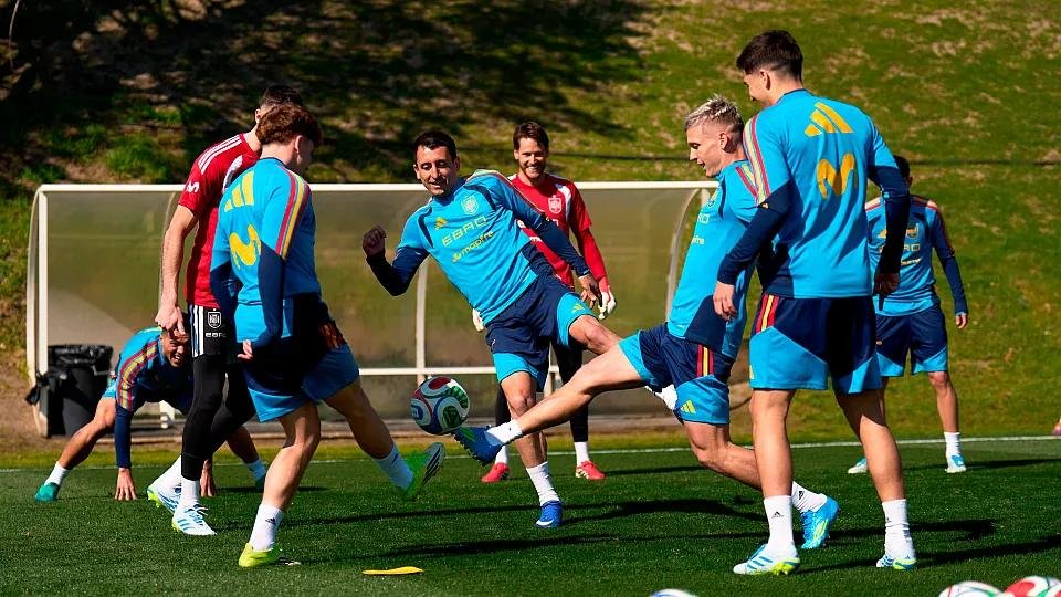 Spain vs Argentina Final Overshadowed by Capdevila’s Appeal Against U.S. Entry Denial