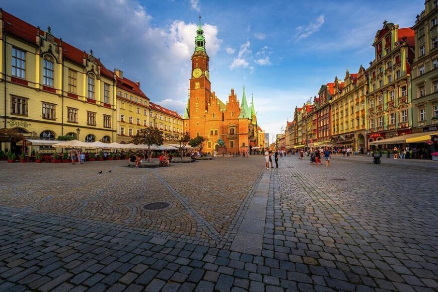 Wroclaw Incident Leads Tusk to Call for End to Anti-Ukrainian Hate Crimes