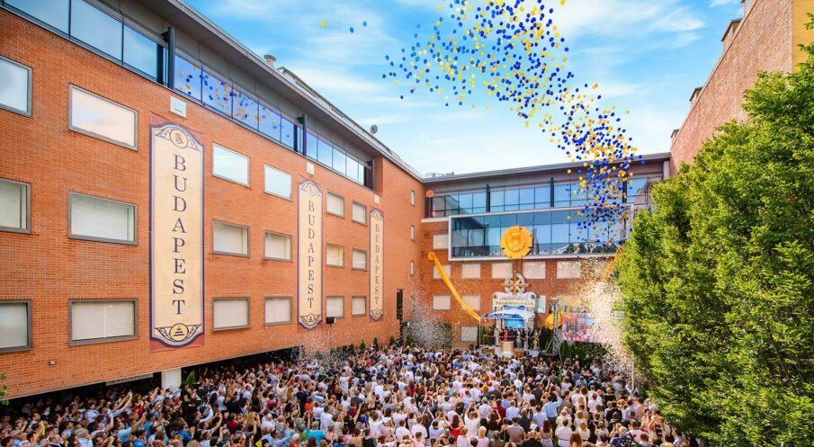 Budapest Scientologists Celebrate 10 Years of Growth at Váci Road Church