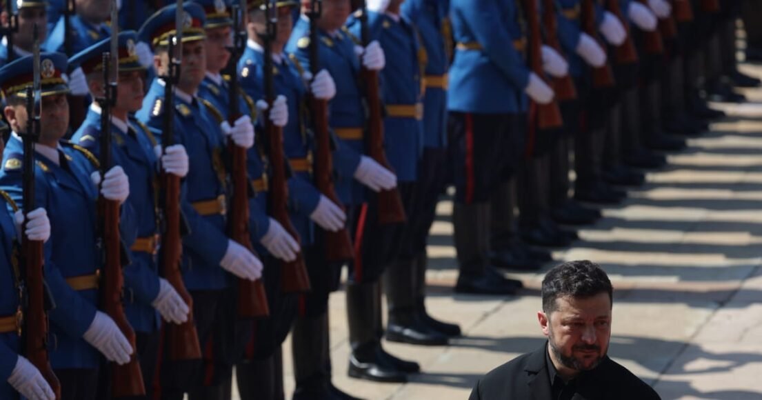 Russian Strikes on Ukraine Kill 12, Injure Over 80 Overnight