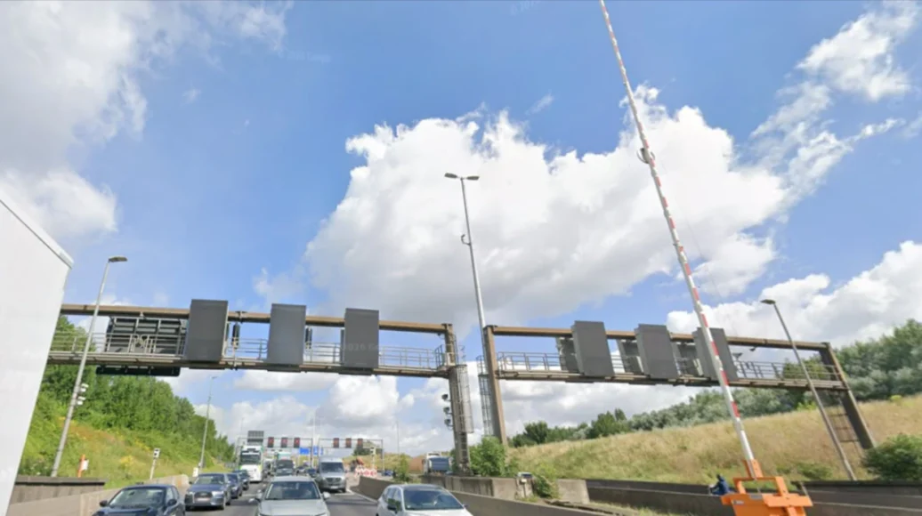 Lane Blockage in Kennedy Tunnel Causes Major Traffic Jam on Antwerp Ring